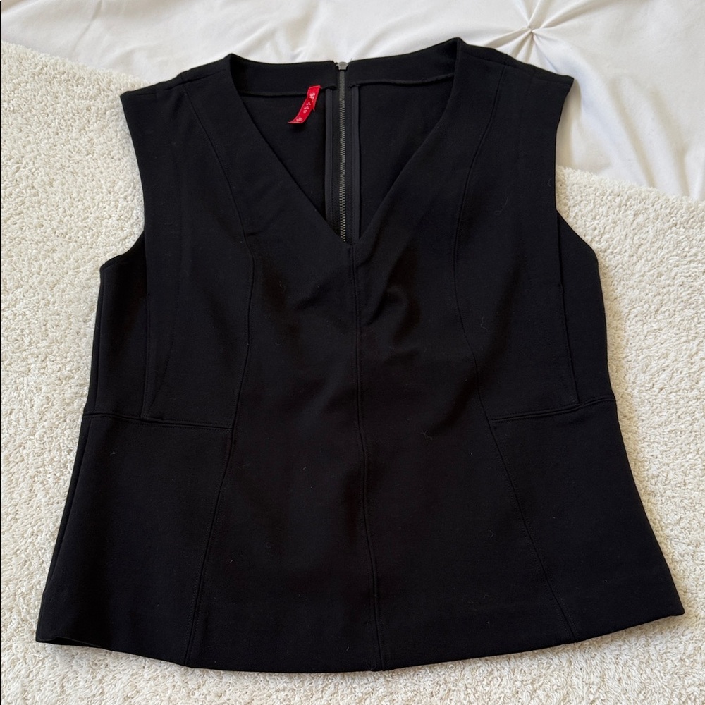 SPANX The Perfect V-Neck Sleeveless Top Size Small Fitted. Excellent Condition